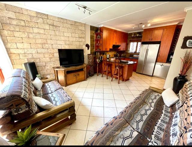 2 BEDROOM TOWNHOUSE FOR SALE IN NOORDHEUWEL